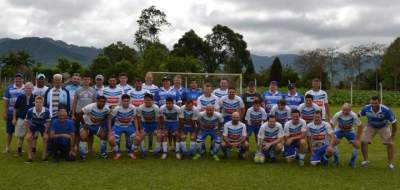 A equipe visitante antes da partida de domingo