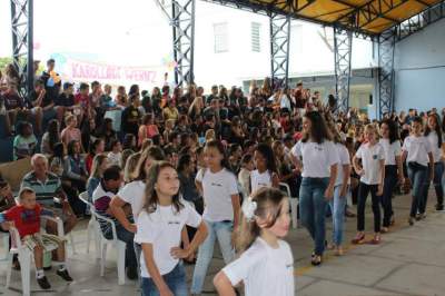 Candidatas realizaram desfiles coletivos e individuais