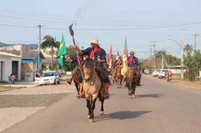 Desfile encerra a Semana Farroupilha de Candelária 