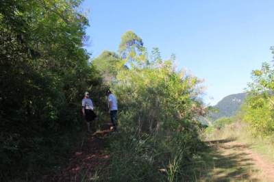 O início da trilha que leva até a gruta do Quilombo