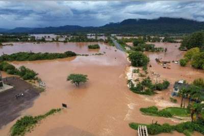Exército e Aeronáutica mobilizam 335 militares para resgatar atingidos por enchentes no RS