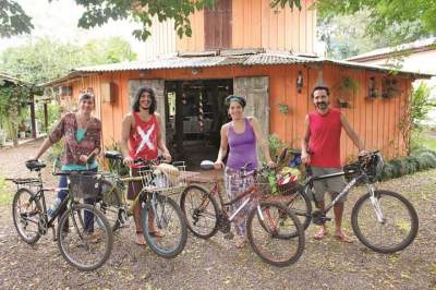 Maria Luzia, Marcelo, Fiorella e Rodrigo estão realizando aventura de bicicleta para conhecer projetos ecológicos pela América Fotos: Tiago Garcia