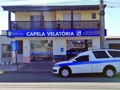 Situada na Rua Botucaraí, nº 1040, a capela velatória da funerária Madre Teresa possui um total de 180 metros quadrados