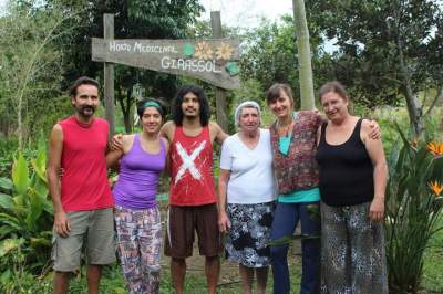 Registro dos visitantes com Iria e Liselote Faber no Horto Medicinal Girassol