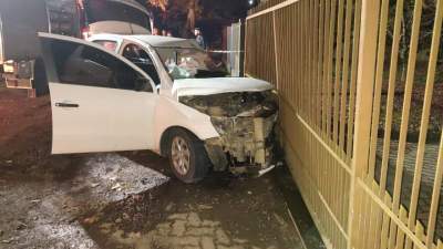 Colisão entre ônibus e carro deixa uma pessoa ferida