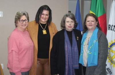 Nelita Koepp, Meire Mundstock, Odete Jochims e Marlene Konig, assumiram a Casa da Amizade.