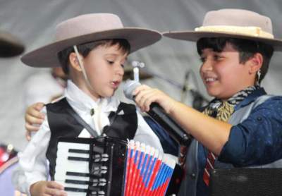 Joaquim com Thomas Machado: parceria infantil