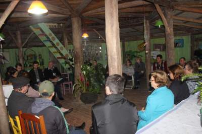 Reunião foi realizada na cabana do Horto Medicinal Girassol, no Passa Sete