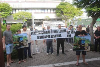 Protesto pede justiça e apuração após morte de servidor em Candelária