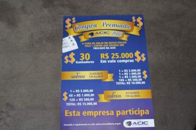 O cartaz da promoção Compra Premiada lançada pela Acic