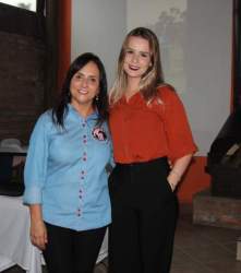 A diretora do Centro de Equoterapia Lurdes Menezes e a arquiteta Nicole Mundstock