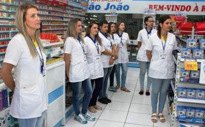 Os colaboradores da farmácia receberam treinamento específico para o Espaço da Beleza
