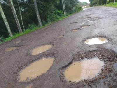 Péssimas condições da estrada da Linha do Rio motivam protesto no sábado