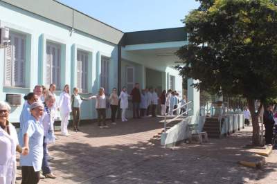 Abraço simbólico marca 66 anos do Hospital Candelária