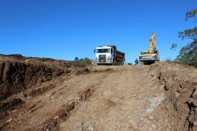 Caminhões com pedras estão vindo de Santa Cruz do Sul para a obra