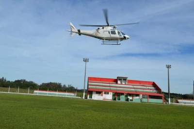 A chegada do helicóptero de Sartori ao Centro Esportivo Municipal de Novo Cabrais