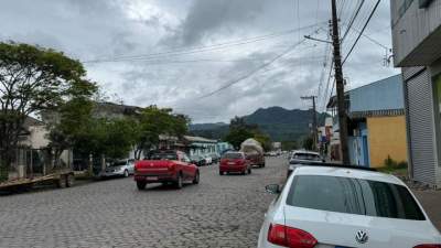 Com 21 mil veículos em circulação, estabelecimentos investem em mais vagas de estacionamento
