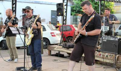 Sábado de rock na rua coberta