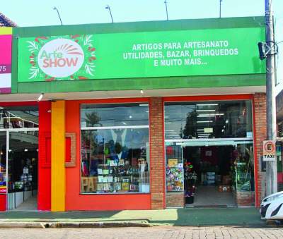 A Loja Arte Show localiza-se na Avenida Marechal Deodoro, 747, em frente à Estação Rodoviária