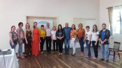 Conselheiros tutelares de Cerro Branco, com autoridades e servidores dos dois municípios