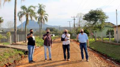 Estrada da Linha Boa Vista recebe melhorias
