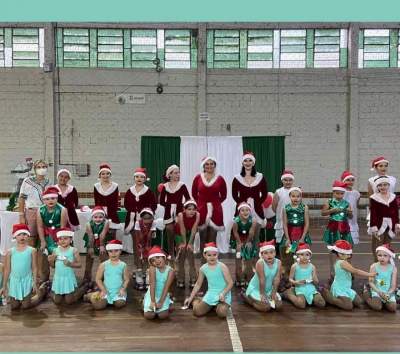 Clube de patinação faz encerramento anual com mostra de talentos