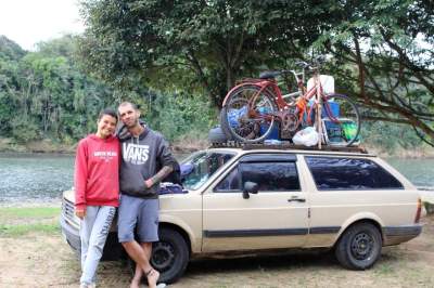 Juntos há quatro anos, Rodrigo e Ana percorrem o país em seu carro 
