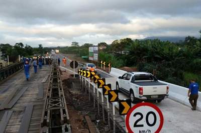 Liberado o tráfego na primeira metade da ponte 