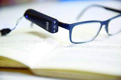 Óculos inteligentes são esperança para jovem candelariense
