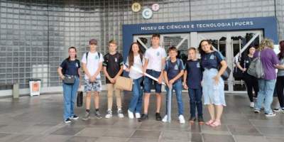 Alunos da Francisco Hübner na PUC (Foto: Divulgação)