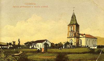Cartão postal colorido de 1890 remonta à época da construção da torre | Arquivo / ILCC