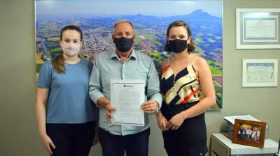 Prefeito assina termo de fomento com a ACCEV