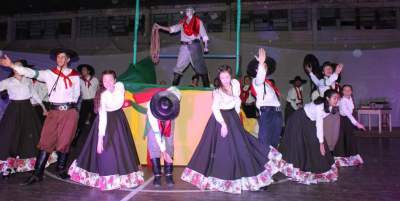 Gincana do Medianeira: show cultural destaca a história das danças tradicionais