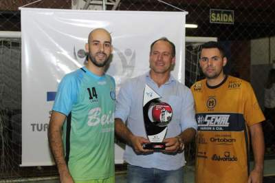 A premiação da goleador da livre  para Rafa Souza (Marvados) e Panta (Inova)