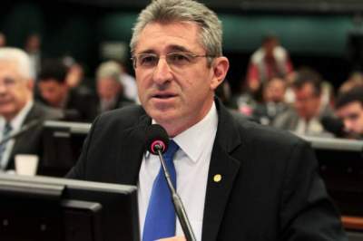 Schuch confirma entrega de motoniveladora para Candelária