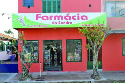 Informe Comercial: Farmácia da Sandra atende em novo endereço