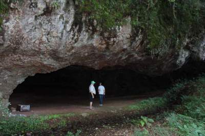 Outro ângulo da entrada da gruta
