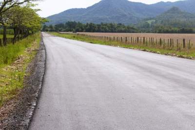 Estrada do Aqueduto começa a ganhar asfalto