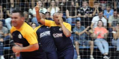Em jogo eletrizante, Semal garante vantagem para a volta