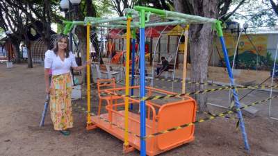 Praça Alberto Blanchard recebe novos brinquedos