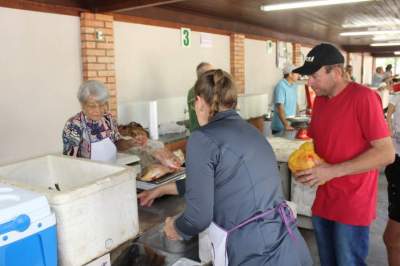 Feira do Peixe segue até a manhã de sexta