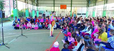 Música e poesia viram estímulos à alfabetização na rede municipal 