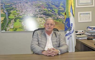 Prefeito denuncia perseguição política e uso de “laranja” em acusações