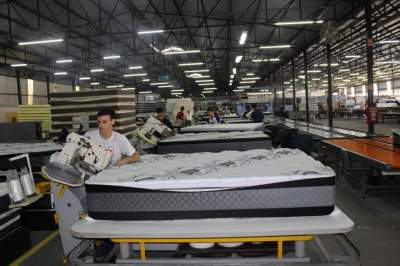 Fábrica da Gazin de Candelária apresenta um moderno sistema de produção de colchões
