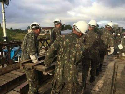 Cerca de 80 militares trabalham no local (Foto: Augusto Oberdiek)