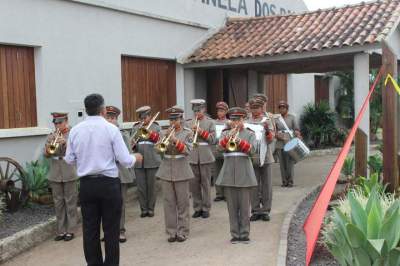 Banda do Pelotão Mirim da Brigada Militar entoou o hino rio-grandense