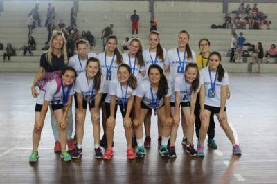 Colégio Medianeira - campeão - handebol infantil feminino