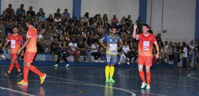Alisson festeja um de seus gols anotados em favor do Maxxy/Colégio Medianeira