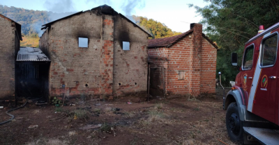 Incêndio atinge estufa de tabaco na Picada Karnopp