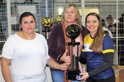 Equipe da Acanjur, terceira colocada na categoria feminina 